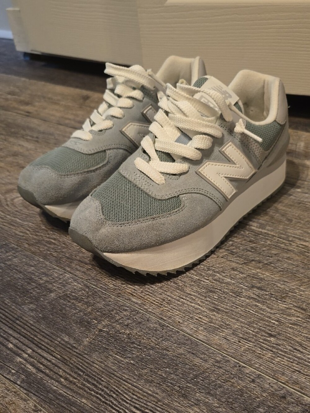 New Balance 574 Sneakers Soft Green White Trim Size 9 5